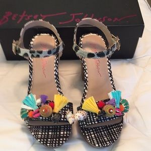 Adorable, Betsy Johnson, platform sandals.